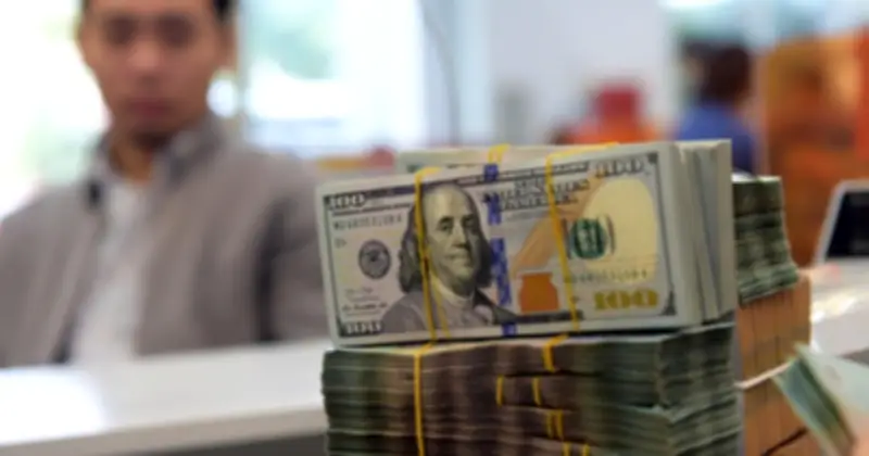 Ngân hàng Nhà nước tăng tỷ giá trung tâm, USD trong nước lên kịch trần
