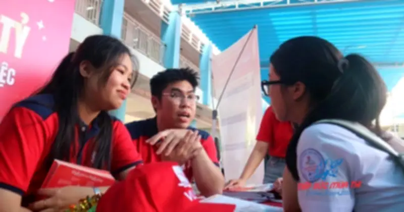 Ngành 'hot' không còn là vé thông hành: Sinh viên đối mặt với thực tế việc làm