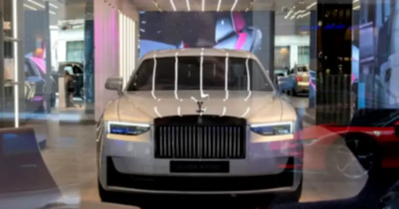 Ngành ô tô toàn cầu thu hẹp kế hoạch xe điện, thiệt hại 75 tỷ USD