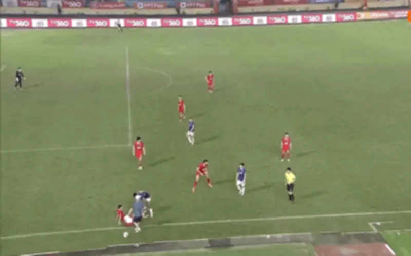 Ngoại binh Hà Nội bị thẻ đỏ vì hành vi thiếu fair play trong trận derby thủ đô