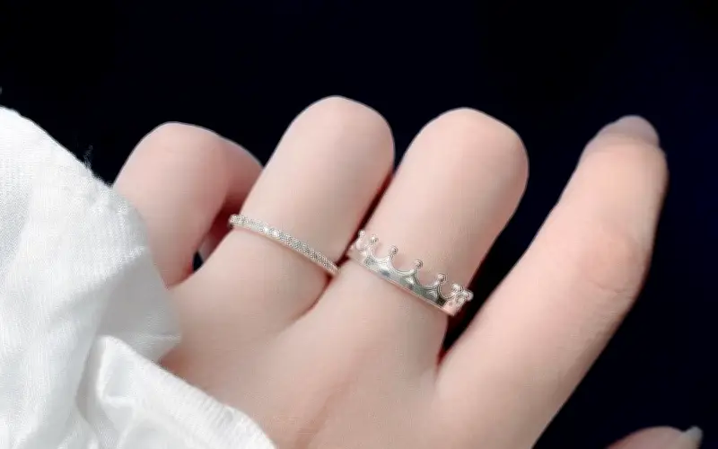Ngoài Nhẫn Vàng, Đây Là Loại Nhẫn Được Chị Em Săn Đón Nhiều Nhất Năm 2026