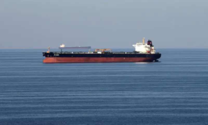 Nguy cơ khủng hoảng giá dầu toàn cầu khi eo biển Hormuz bị đóng cửa