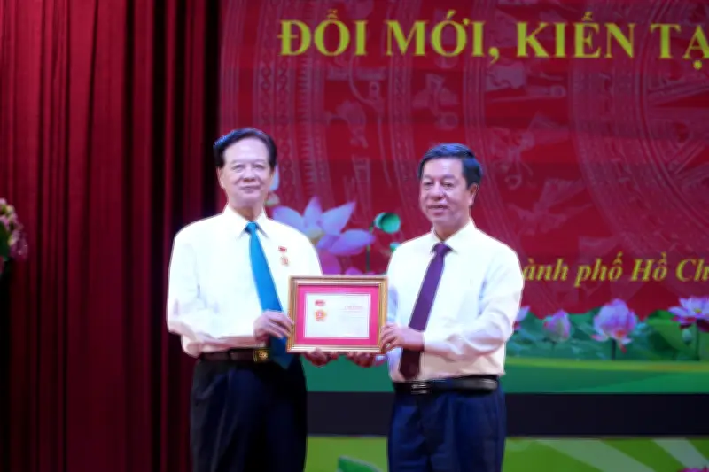 Nguyên Thủ tướng Nguyễn Tấn Dũng ra mắt sách, chia sẻ góc nhìn lãnh đạo