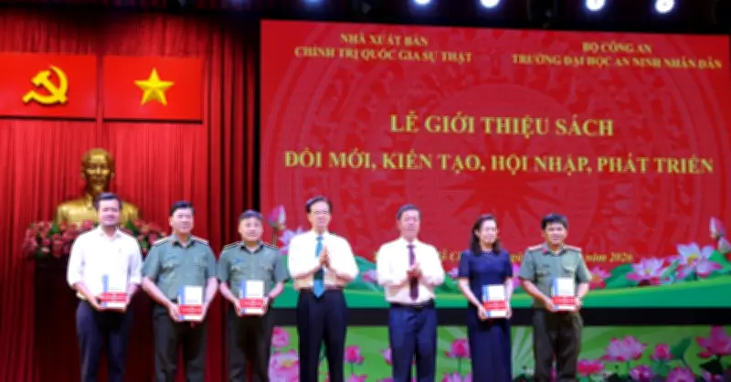 Nguyên Thủ tướng Nguyễn Tấn Dũng ra mắt sách 'Đổi mới, kiến tạo, hội nhập, phát triển' tại ĐH An ninh nhân dân