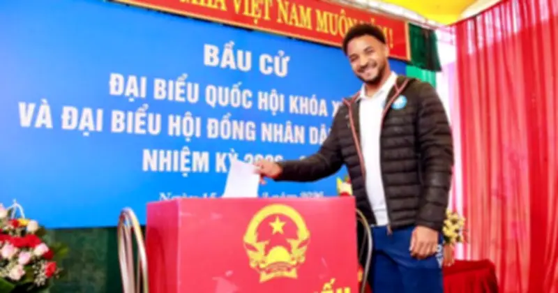 Nguyễn Xuân Son xúc động lần đầu bầu cử với tư cách công dân Việt Nam