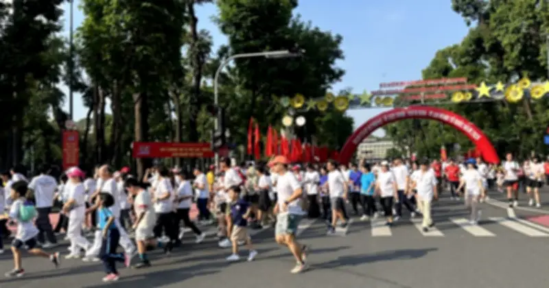 Ngày chạy Olympic 2026 tại TP.HCM thu hút 6.000 người tham gia vì sức khỏe và an ninh Tổ quốc