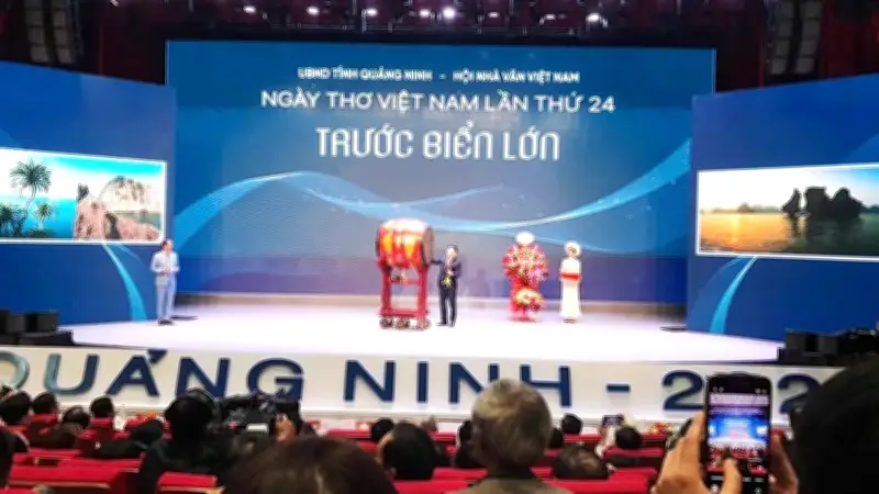 Ngày Thơ Việt Nam tại Quảng Ninh: Giao lưu văn hóa và sáng tác từ biển đảo