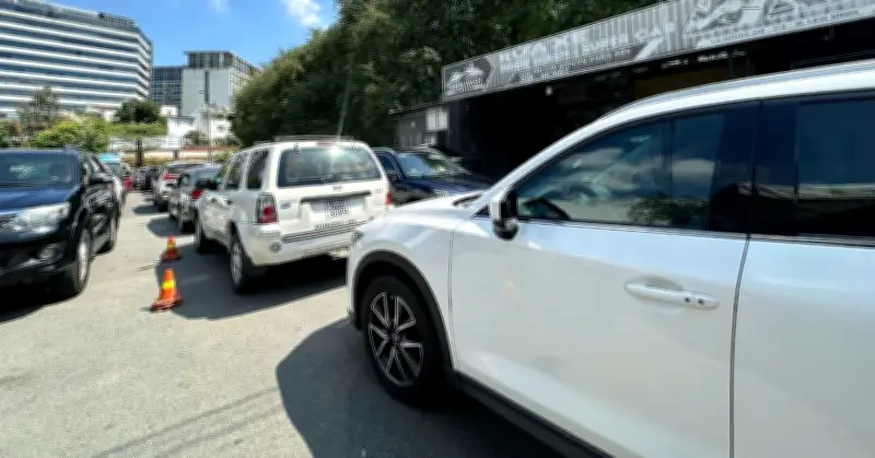 Ngày đầu cấp đăng kiểm điện tử tại TP.HCM: Hệ thống nghẽn, ô tô xếp hàng dài