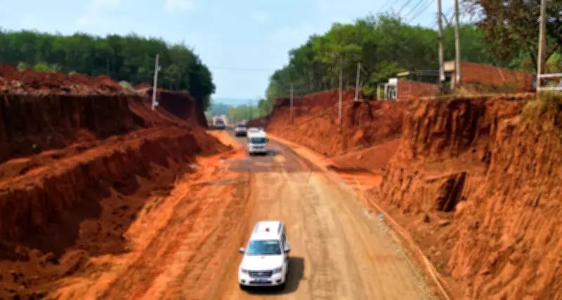 Nhà chênh vênh trên vách đất vì làm đường Đồng Nai, chủ đầu tư bị yêu cầu xin lỗi dân