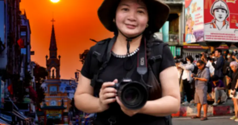 Nhà thờ Chợ Lớn trở thành điểm săn hoàng hôn rực rỡ, thu hút đông đảo nhiếp ảnh gia