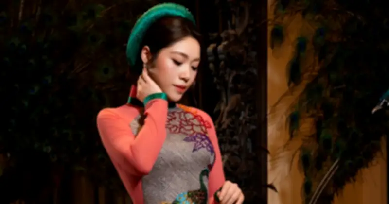 Nhà thiết kế Võ Việt Chung 'chọn mặt gửi vàng' ba nàng hậu cho bộ sưu tập áo dài mới