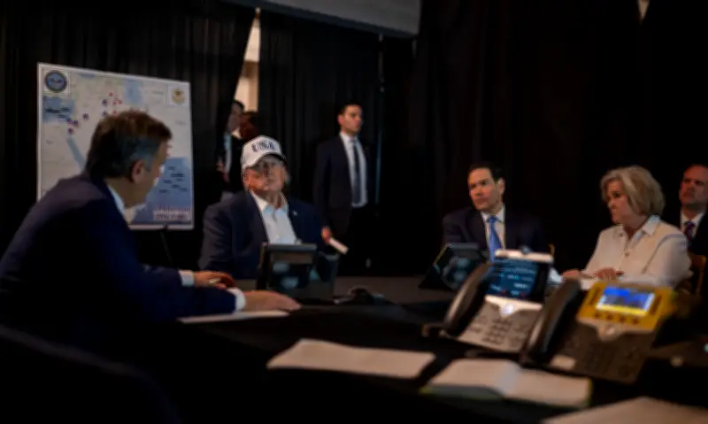 Nhà Trắng công bố ảnh Tổng thống Trump theo dõi chiến dịch không kích Iran