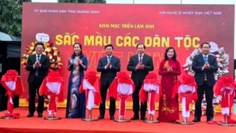 Nhiếp ảnh Việt Nam vươn tầm quốc tế, triển lãm 'Sắc màu các dân tộc' khai mạc tại Quảng Ninh