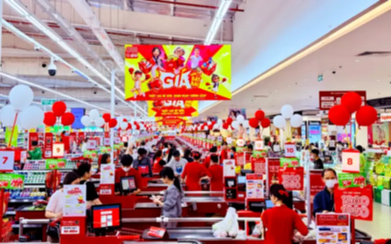 Nhiều mặt hàng thiết yếu giảm giá, hỗ trợ người dân giảm áp lực chi tiêu