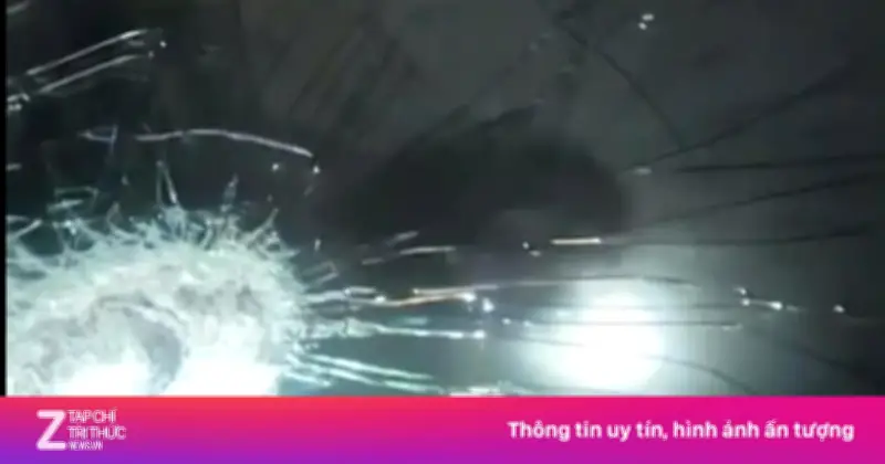 Nhiều ôtô vỡ kính trên cao tốc Quảng Trị, nghi vấn bị ném đá gây nguy hiểm