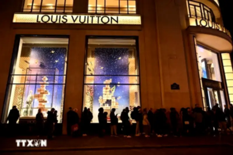 Nhiều tập đoàn bán lẻ và thương hiệu xa xỉ lớn thu hẹp hoạt động tại Việt Nam