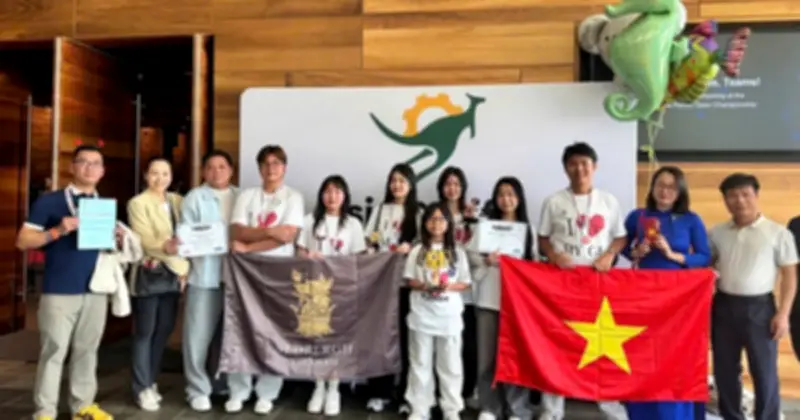 Nhóm 10 thiếu niên Việt tài năng chinh phục đấu trường robot quốc tế