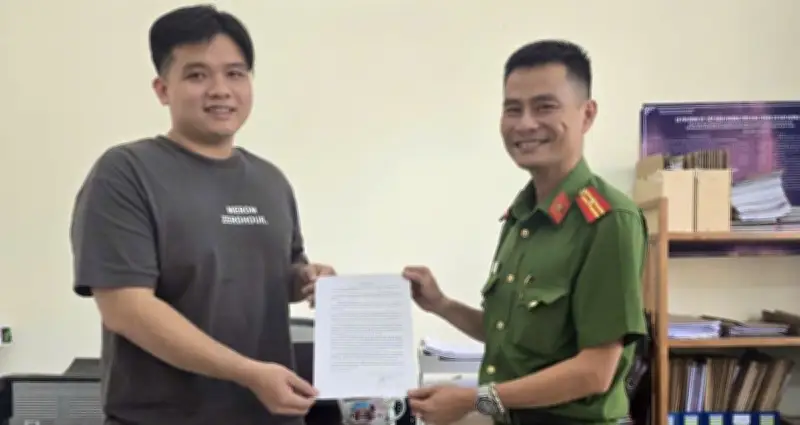 Nhận gần 1,3 tỷ đồng từ tài khoản lạ, nam thanh niên lập tức báo công an