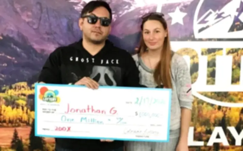 Nhân viên bán điện thoại từng vô gia cư trúng số 1 triệu USD tại Mỹ