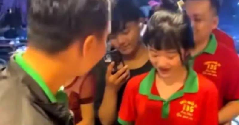 Nhân viên quán ăn Tây Ninh trúng 16 tỷ đồng, hào phóng tặng ô tô và tiền mặt