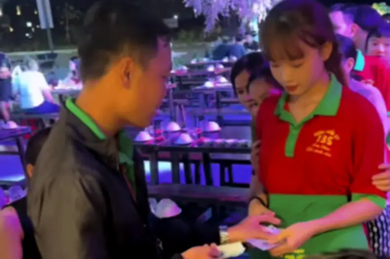 Nhân viên trúng số 18 tỷ, quán nhậu Tây Ninh tấp nập khách đến xin 'vía' may mắn