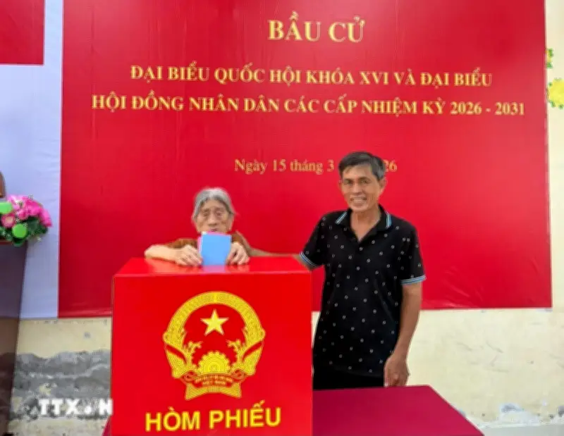 Những Khoảnh Khắc Đẹp Trong Ngày Bầu Cử Tại Cần Thơ