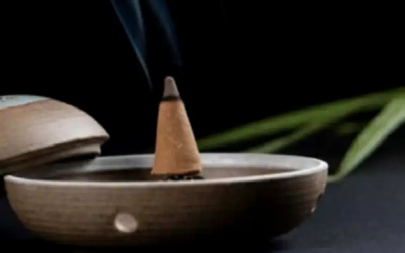 Những Thời Điểm Vàng Nên Xông Trầm Hương Để Trừ Tà Và Chiêu Tài Lộc