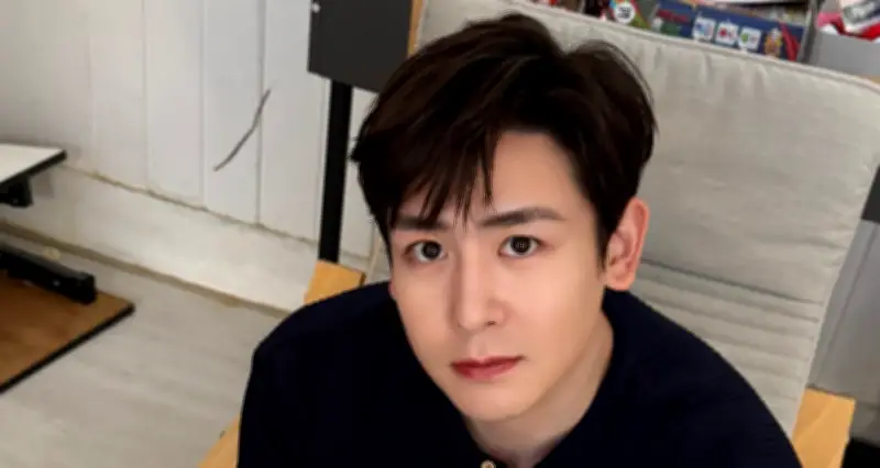 Nichkhun bị fan quấy rối đáng sợ khi tản bộ, phải nhờ cảnh sát can thiệp