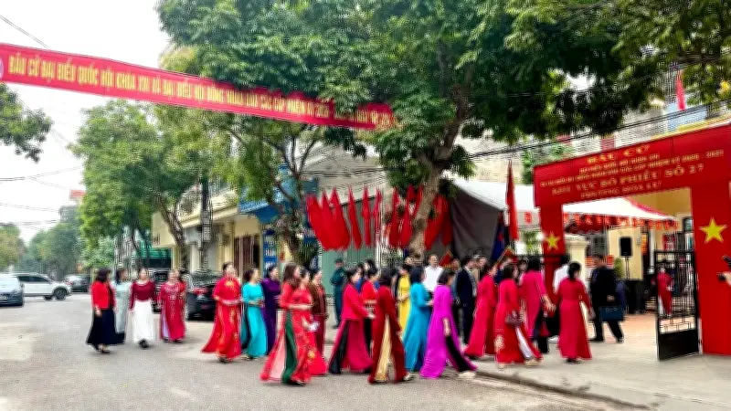 Ninh Bình khai mạc bầu cử Quốc hội và HĐND các cấp trong không khí trang trọng, vui tươi