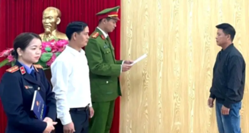 Ninh Bình: Khởi tố vụ án sản xuất hàng giả thực phẩm, thu giữ 12.000 chai dấm không đảm bảo chất lượng