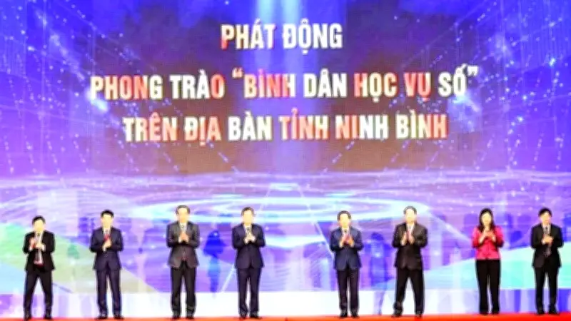 Ninh Bình: Đảng viên tiên phong học kỹ năng số, lan tỏa phong trào 'Bình dân học vụ số'