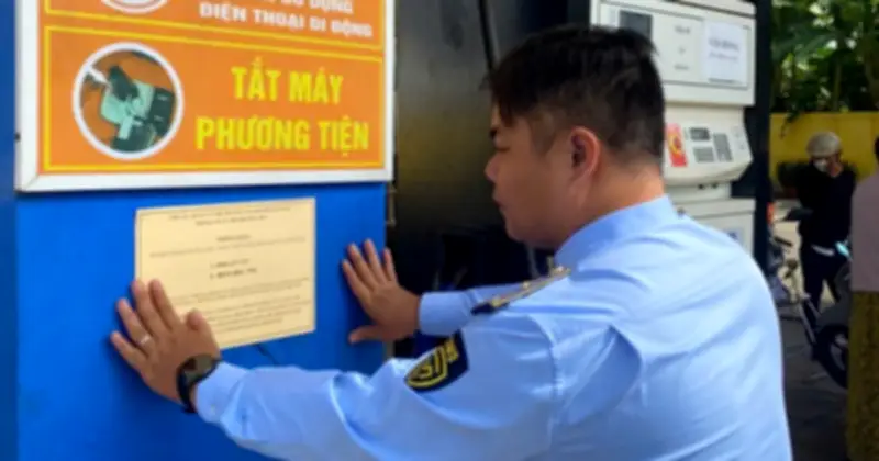 Đà Nẵng Dán Số Điện Thoại Đường Dây Nóng Tại Các Cây Xăng Để Tiếp Nhận Phản Ánh