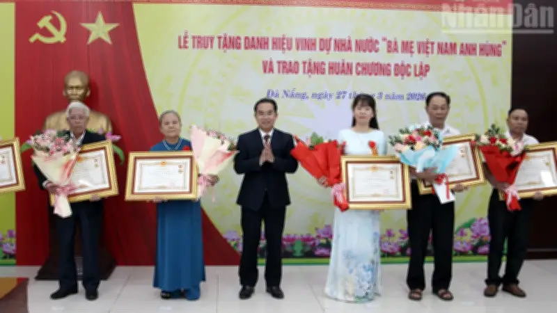 Đà Nẵng vinh danh 12 Bà mẹ Việt Nam anh hùng và gia đình liệt sĩ