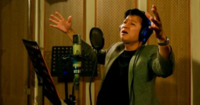 NSƯT Vũ Thắng Lợi: Sức hút riêng từ phong cách 'nghệ sĩ - chiến sĩ' trong live concert Mùa chim én bay