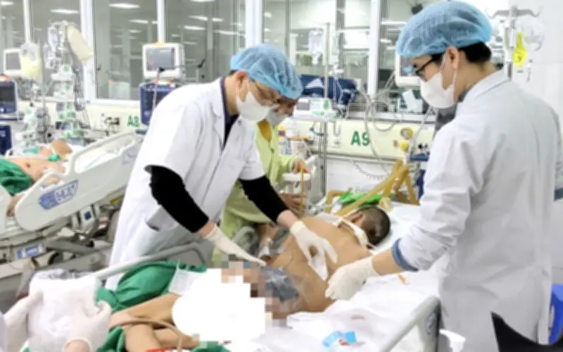 Nốt mụn nhỏ vùng mông gây sốc nhiễm khuẩn, suy đa tạng ở thanh niên 17 tuổi