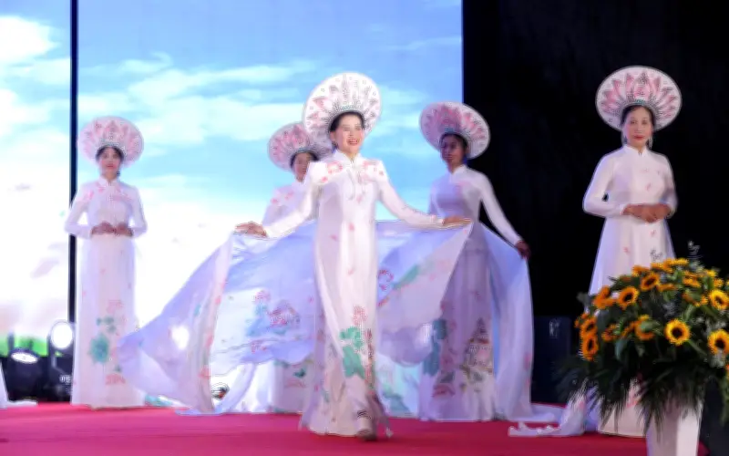 NTK Lanise Hồi Sinh Di Sản Ngàn Năm Trên Tà Áo Dài Việt