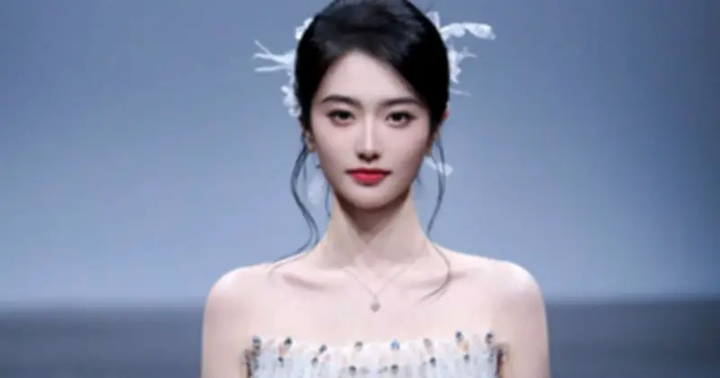 NTK Linh Nga Tỏa Sáng Tại Shanghai Fashion Week 2026 Với BST 'La Mer' Cùng Vedette Tôn Tuyết Ninh