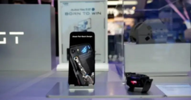 Nubia Neo 5 GT ra mắt: Quạt tản nhiệt tích hợp, màn 144Hz 4.500 nits, pin khủng 6.210mAh