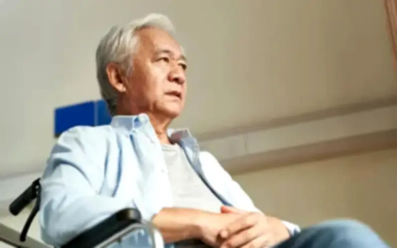 Nuông chiều con suốt 30 năm, về già cha lâm cảnh không mua nổi nhà cho con