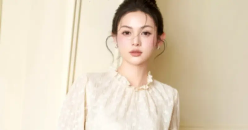 Áo cách điệu và chân váy dài: Cặp đôi bất hủ tôn vẻ đẹp tiểu thư