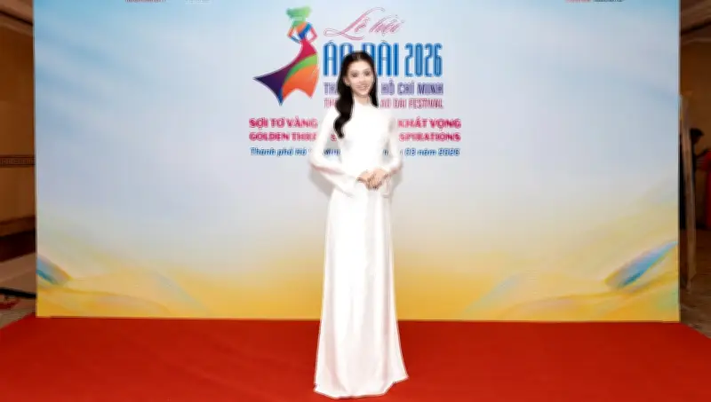 Áo dài truyền thống - Hành trang giúp nhan sắc Việt tự tin tỏa sáng với thế giới