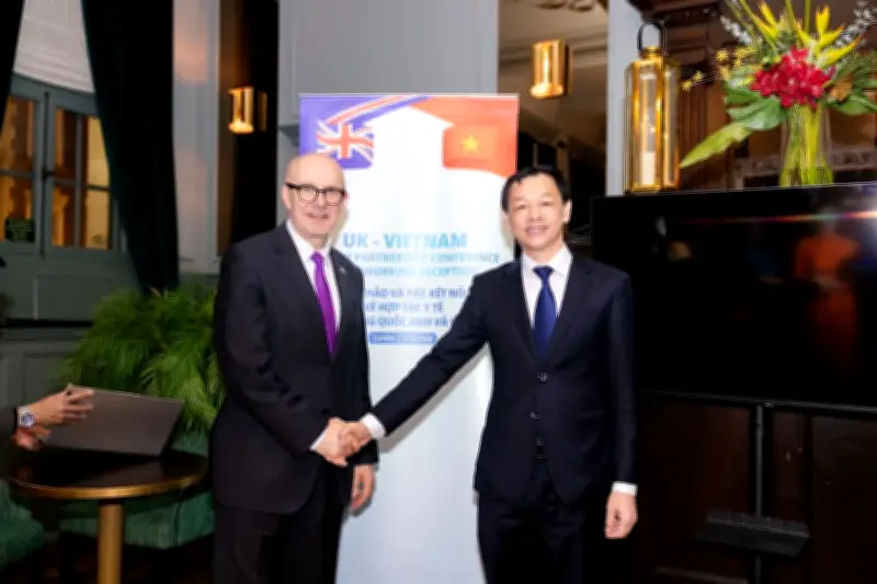 Đoàn Bộ Y tế Việt Nam thăm Anh, thúc đẩy hợp tác y tế và quản lý dược phẩm