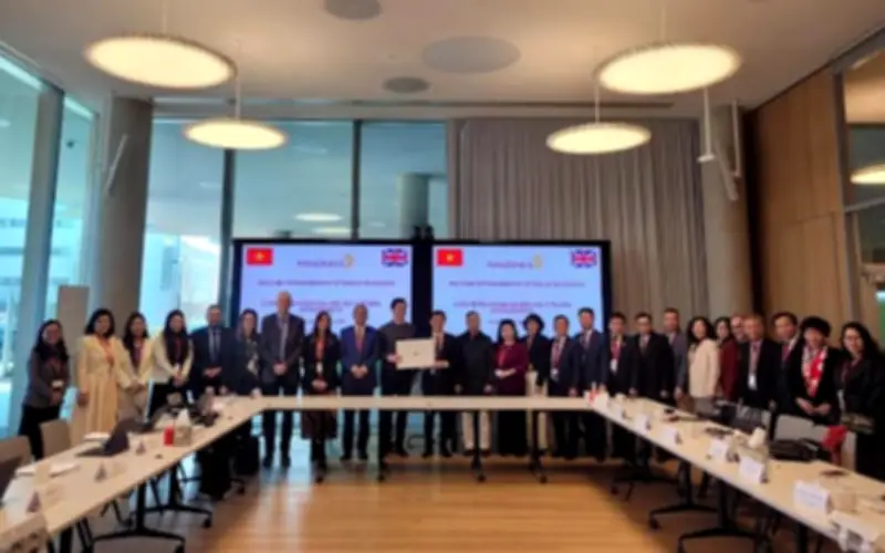 Đoàn Bộ Y tế Việt Nam thăm trung tâm AstraZeneca tại Anh, thúc đẩy hợp tác y tế chiến lược