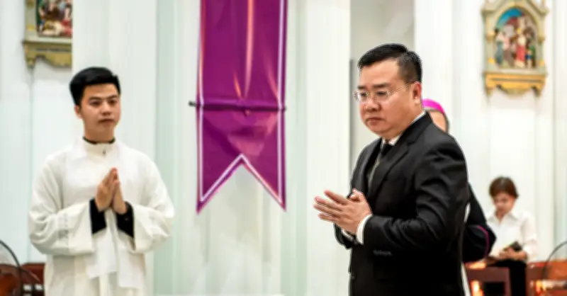 Đoàn lãnh đạo TPHCM viếng Đức Hồng y Phạm Minh Mẫn, chia buồn sâu sắc