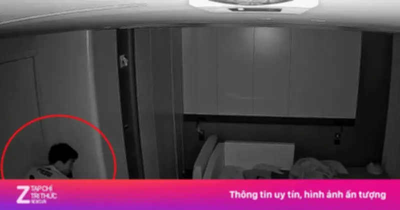 Đoàn Văn Hậu gây bão mạng với khoảnh khắc 'nín thở' rời phòng tránh đánh thức con