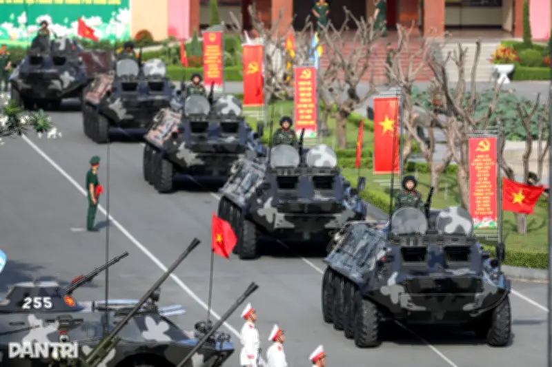 Đoàn xe thiết giáp tham gia lễ ra quân huấn luyện của Bộ Tư lệnh TP.HCM