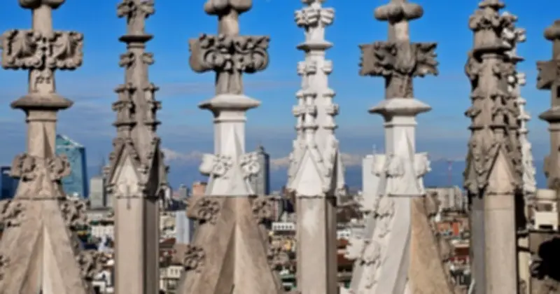 OnePlus 15T lộ ảnh thực tế: Camera tele 50MP 3.5x gây sốt, góc siêu rộng có thể bị loại bỏ