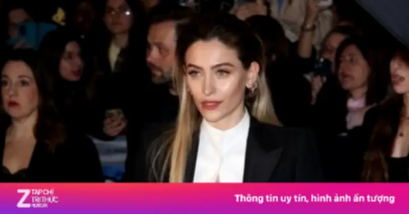 Paris Jackson gây chú ý với thiết kế áo khoét táo bạo tại Tuần lễ thời trang Paris