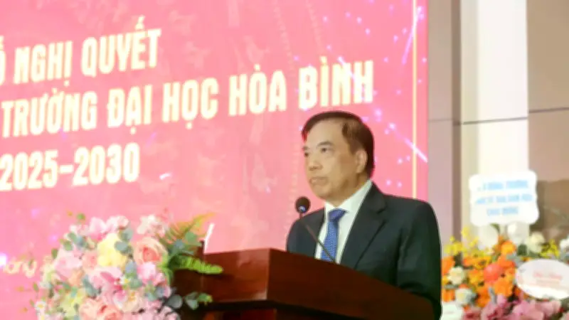PGS.TS Bùi Anh Tuấn Nhận Chức Hiệu Trưởng Trường Đại Học Hòa Bình