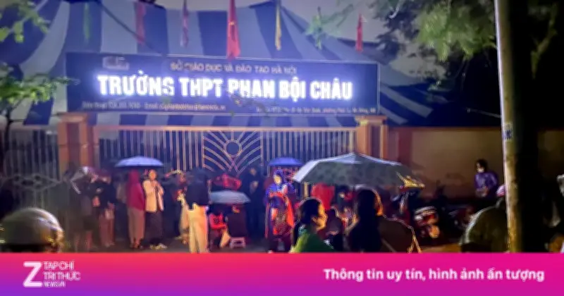 Phụ huynh xếp hàng từ nửa đêm giữ chỗ lớp 10, hiệu trưởng THPT Phan Bội Châu giải thích
